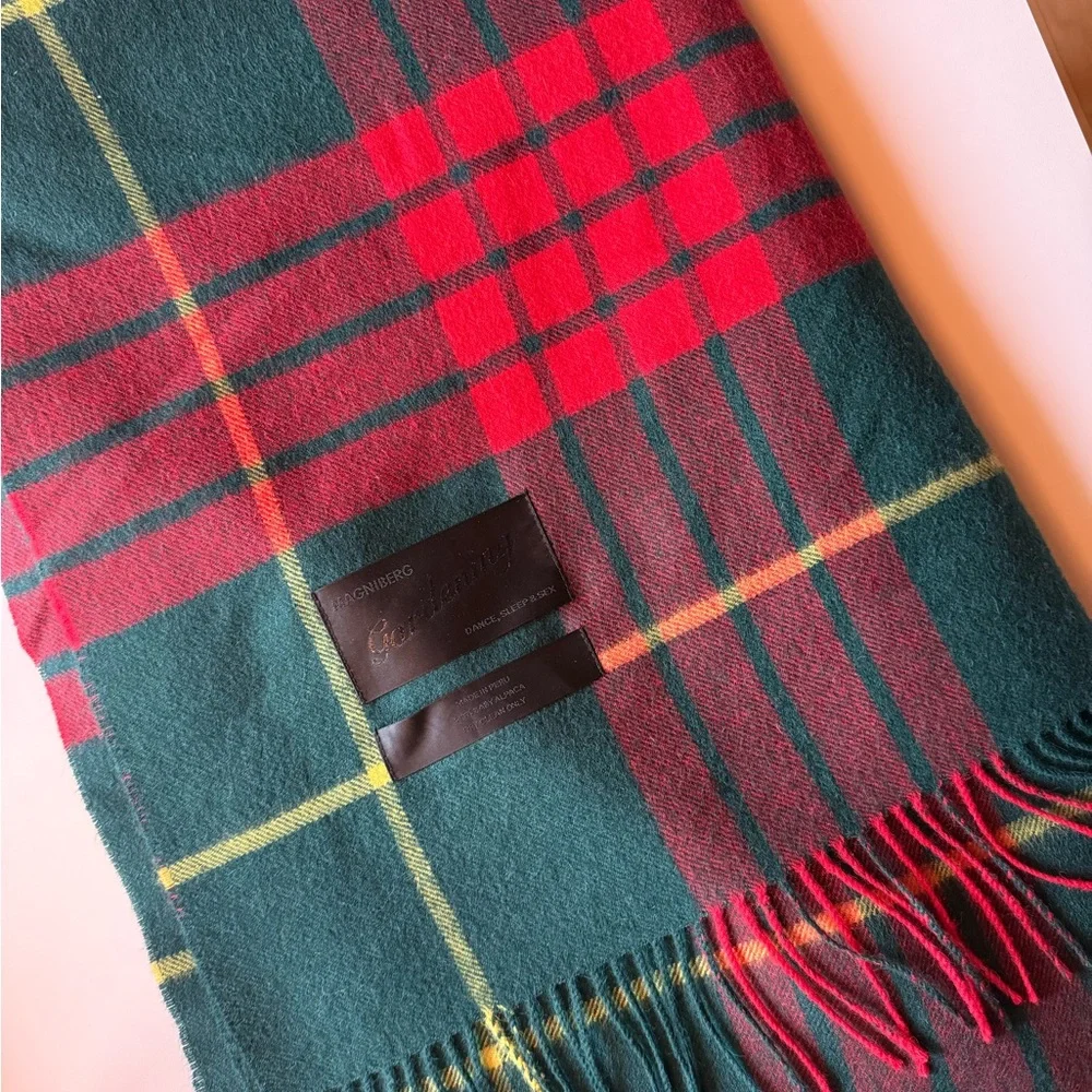 Plaid Green and Red Blanket Magniberg - Picture 4 of 5